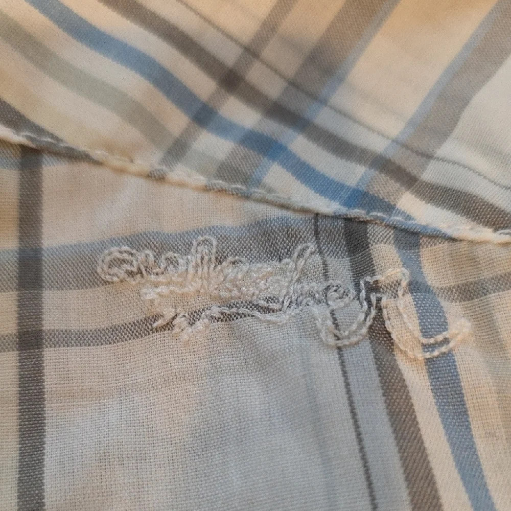 173 Quiksilver White and Blue Checkered Casual Button Up Shirt - Picture 8 of 11